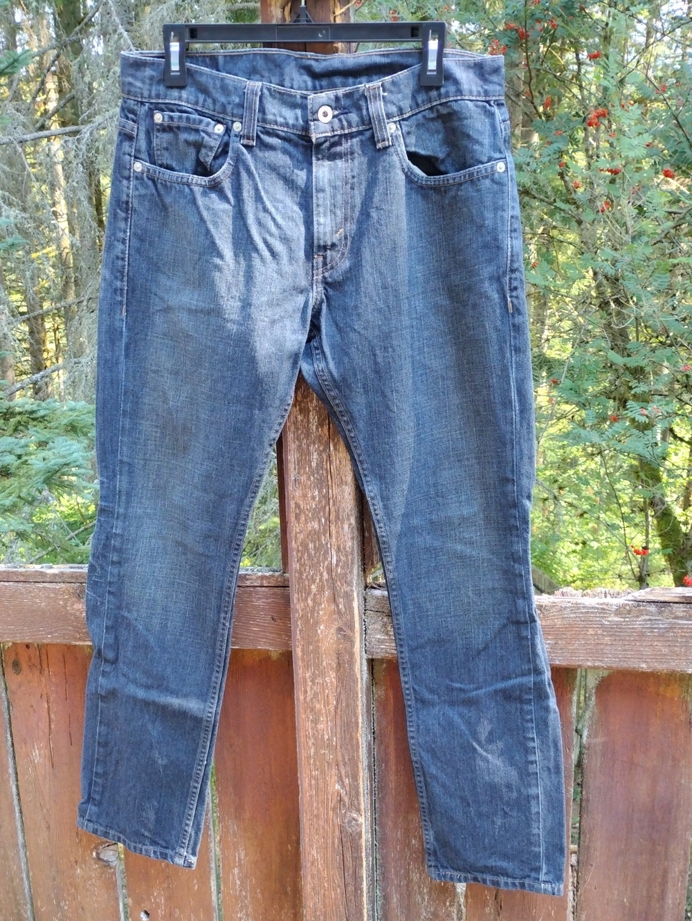 Levis,Size33/30,Classic Men's Dark Blue Denim Jeans - Casual Straight Fit